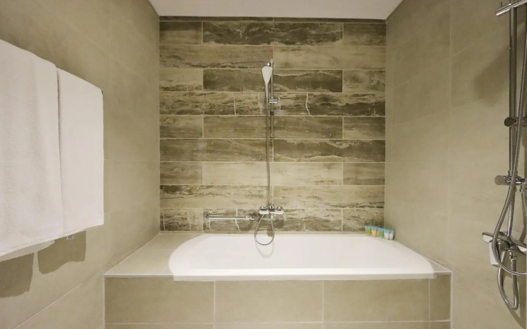 Livbnb-Tranquil 1B Steps To Palmboardwalk Sea View Dubai 0*,  United Arab Emirates